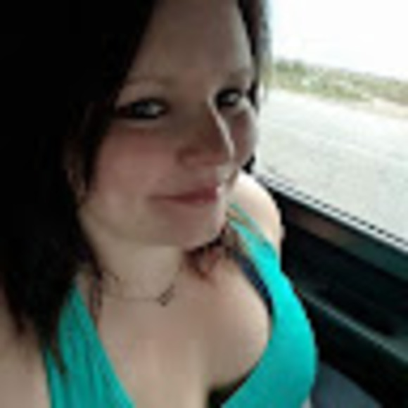 Profile Picture of April Ruda (@kasseamason2012) on Poshmark