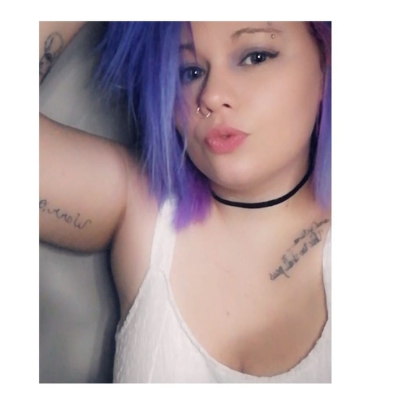 Profile Picture of Hope Keys (@hopekeys40) on Poshmark