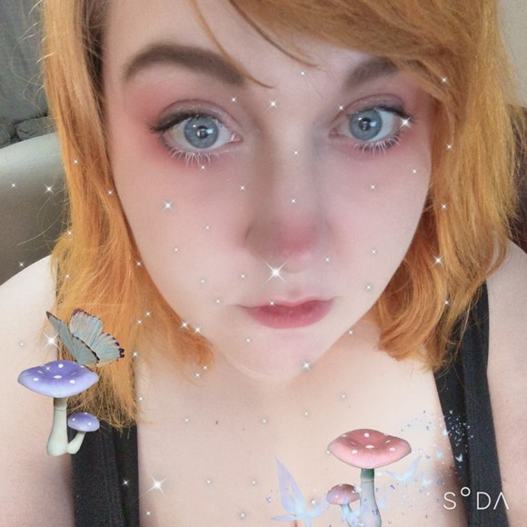 Profile Picture of Ashlyn Pierce (@flowergasm) on Poshmark