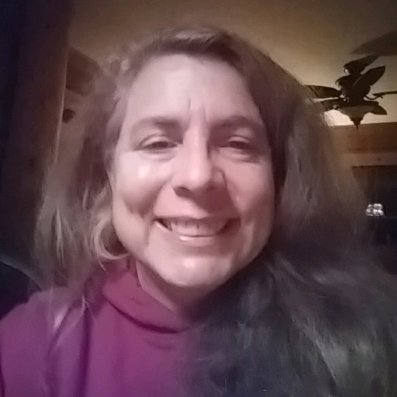 Profile Picture of Amy Pearce (@c52u3b7d) on Poshmark