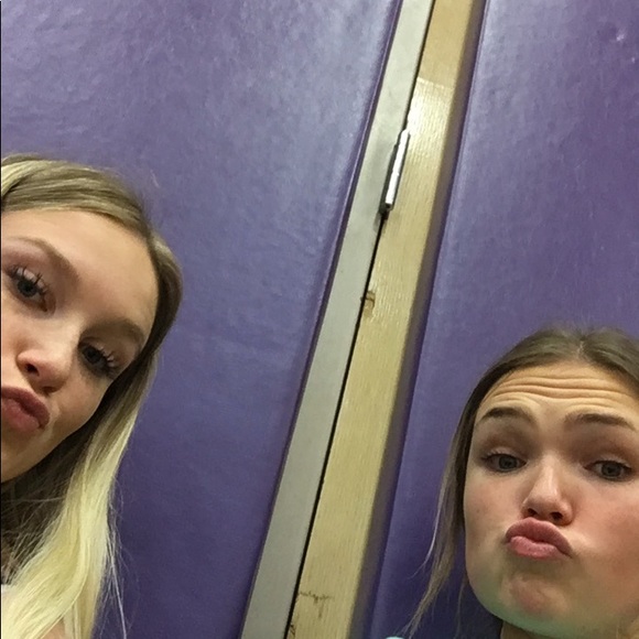 Profile Picture of Emma Faccone (@emmafac) on Poshmark