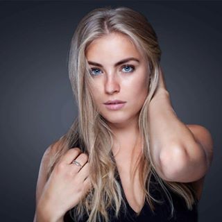 Profile Picture of Evelyn Schell (@evii.schell) on Facebook