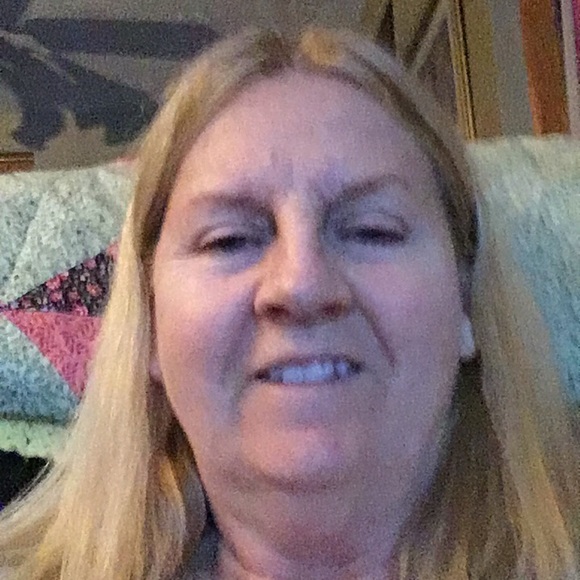 Profile Picture of Lisa Crothers (@l_crothers) on Poshmark