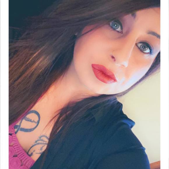 Profile Picture of Kelli Lanting (@kelkel90) on Poshmark