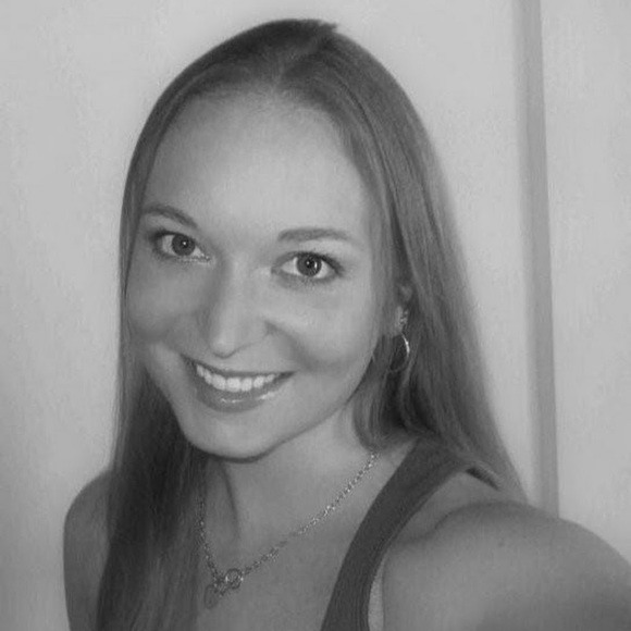 Profile Picture of Laura Domingus (@lauradomingus) on Poshmark