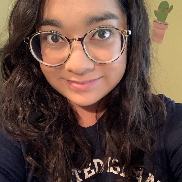 Profile Picture of Jacinda Zwikelmaier (@zwikels) on Poshmark