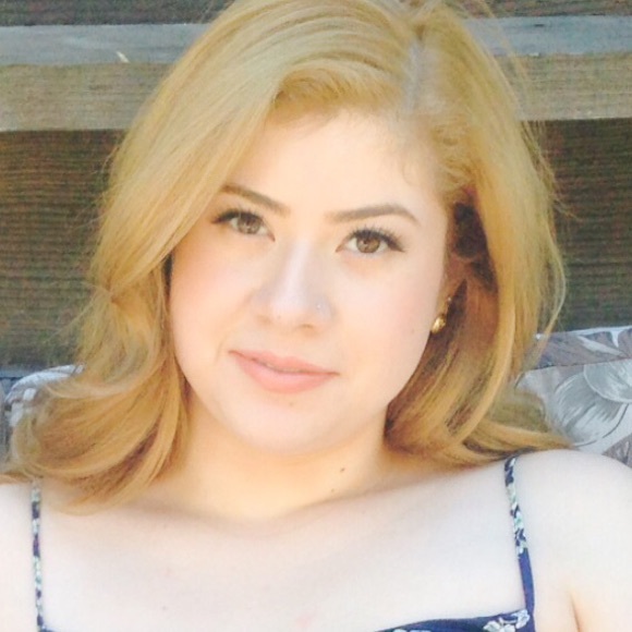 Profile Picture of Marcy Lopez (@marcyz26) on Poshmark