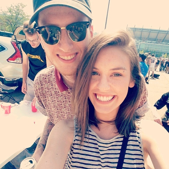 Profile Picture of Anny Bobinis (@albobinis) on Poshmark