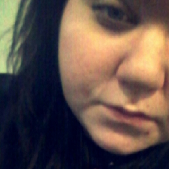 Profile Picture of Lizzie Drennon (@katt_2015) on Poshmark