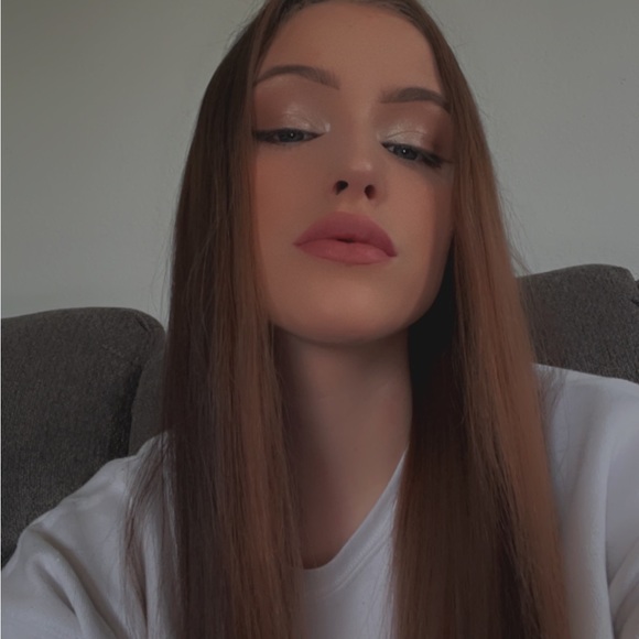 Profile Picture of Alysin Cross (@crossalysin) on Poshmark