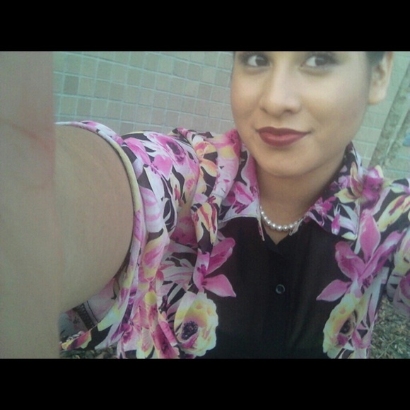 Profile Picture of Lorena Hurtado (@lorelissette) on Poshmark