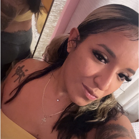 Profile Picture of Genesis Aguirre (@gennyyyy18) on Poshmark