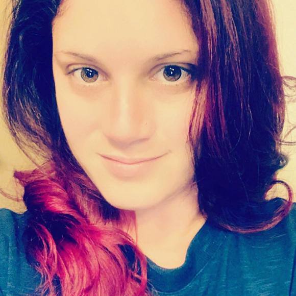 Profile Picture of Samantha Cummings (@sammirc) on Poshmark