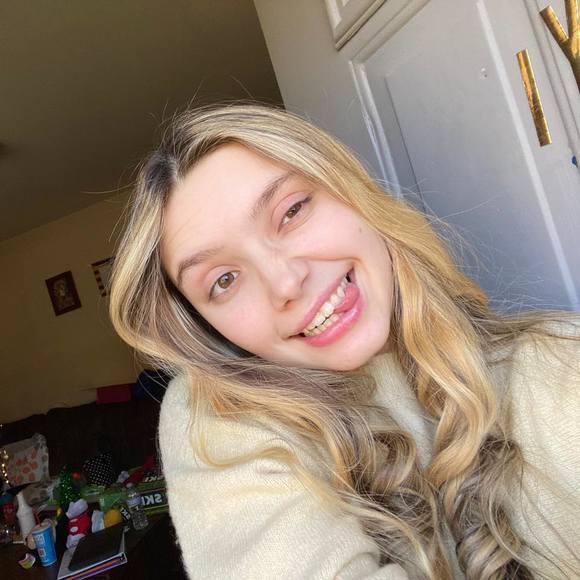 Profile Picture of Tara Littrell (@taralittrell) on Poshmark