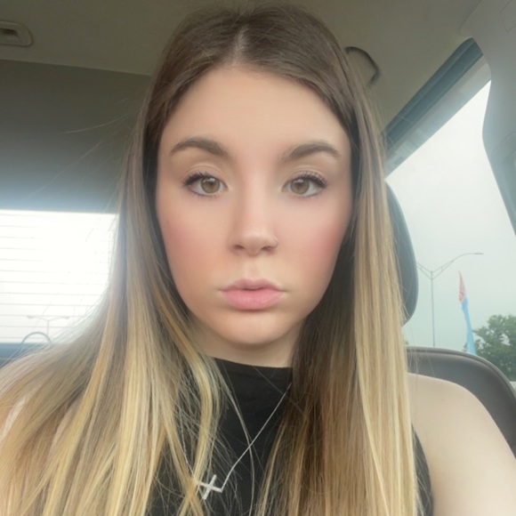 Profile Picture of Emma Creelman (@emmacreelman) on Poshmark