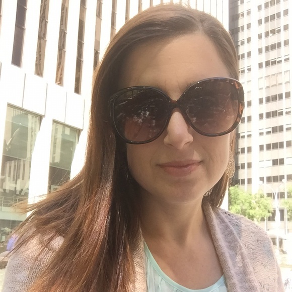 Profile Picture of Aimee Feierstein (@aimeefire) on Poshmark