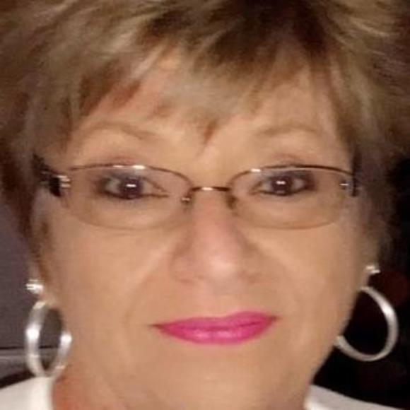 Profile Picture of Kathy Nirgianakis (@knirgie56) on Poshmark