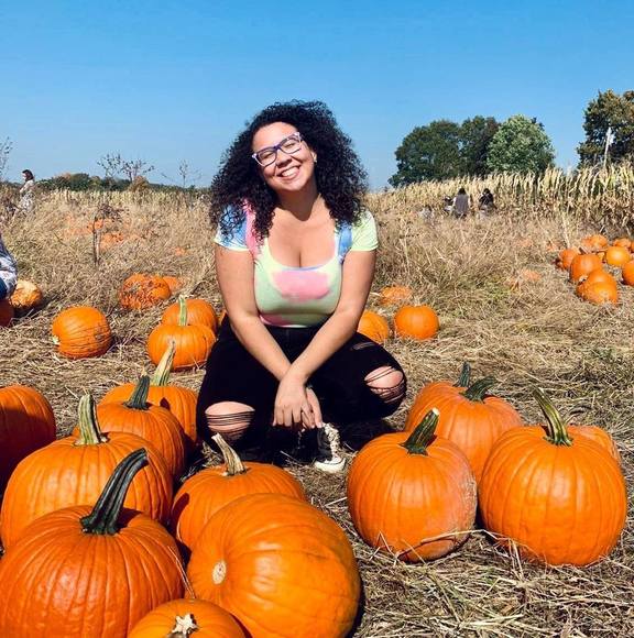 Profile Picture of Bianca Almeida (@bianca1824) on Poshmark
