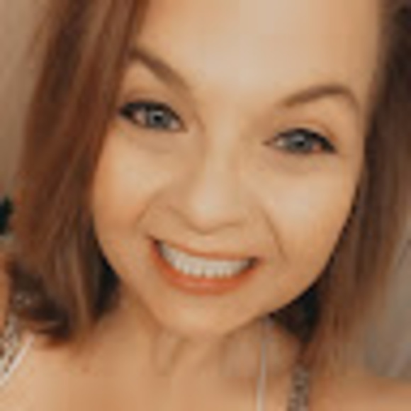Profile Picture of Alishia Dunbar (@alishianicole86) on Poshmark