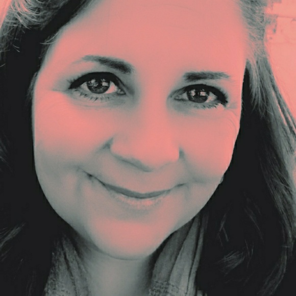 Profile Picture of Lori Carpenter (@thornvalley) on Poshmark