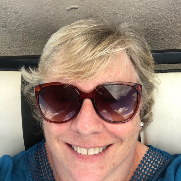 Profile Picture of Suzanne Causer (@s_causer) on Poshmark