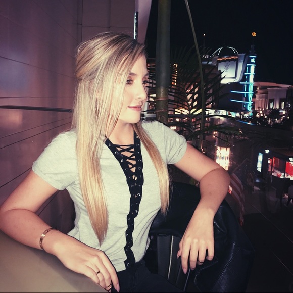 Profile Picture of Aubree Nimmo (@aubree2424) on Poshmark