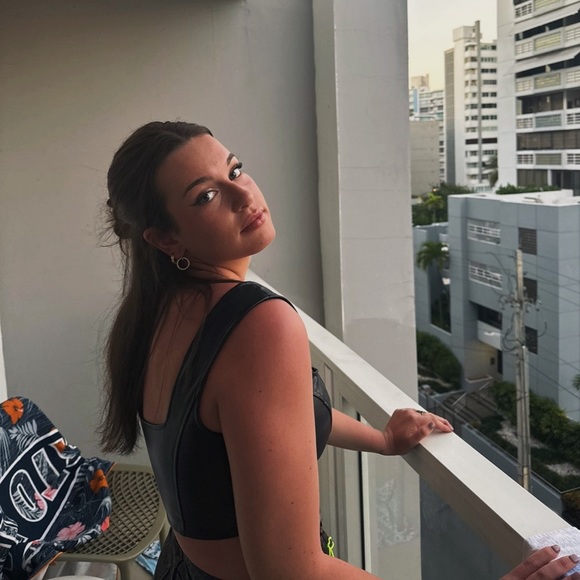 Profile Picture of Alana Kerner (@alana_kerner) on Poshmark