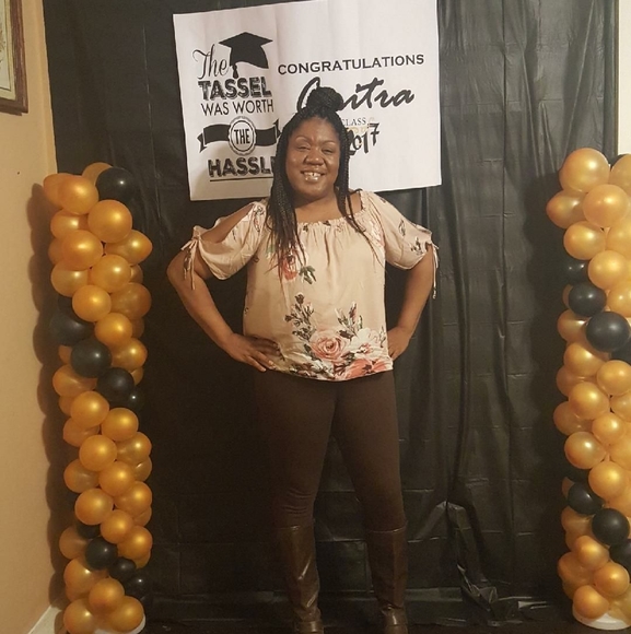 Profile Picture of Mel Horton (@mhorton34) on Poshmark