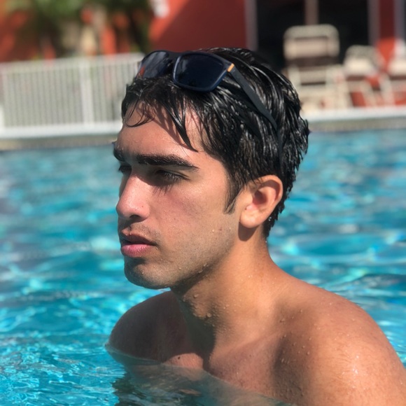 Profile Picture of Damian Jauregui (@damianhj10) on Poshmark