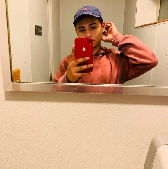 Profile Picture of Eddie Cisneros (@cisneros_26) on Poshmark
