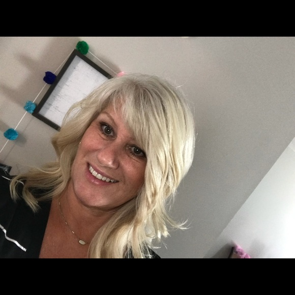 Profile Picture of Kelli Gerchow (@kelligerchow) on Poshmark