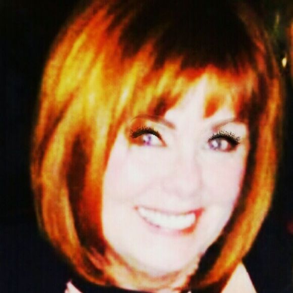 Profile Picture of Kim Craig (@kimi1208) on Poshmark