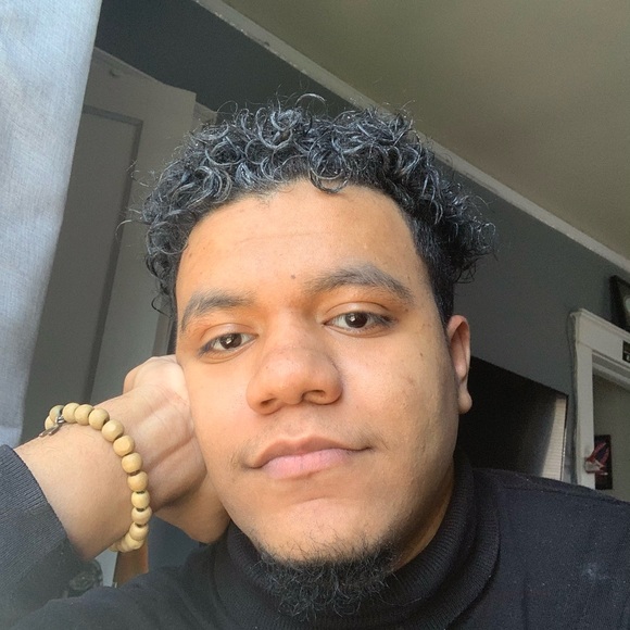 Profile Picture of Zackery Echevarria (@zackery_e) on Poshmark