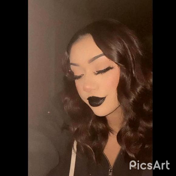 Stephanie Albanez - Poshmark Profile Picture of Stephanie Albanez (@flaka_albanez) on Poshmark