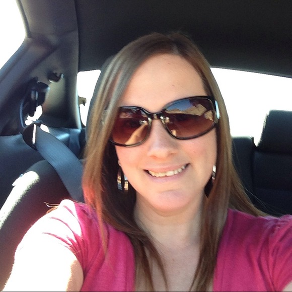 Deanna Basquill - Poshmark Profile Picture of Deanna Basquill (@dmariewalls) on Poshmark