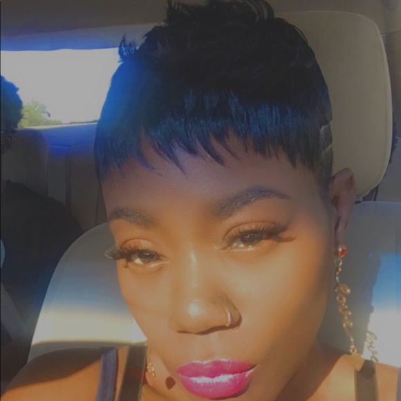 Profile Picture of Crystal Barry (@blacbeauty169) on Poshmark