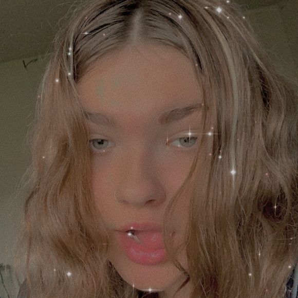 Hollyanne Oloughlin - Poshmark Profile Picture of Hollyanne Oloughlin (@_hollyanne666) on Poshmark