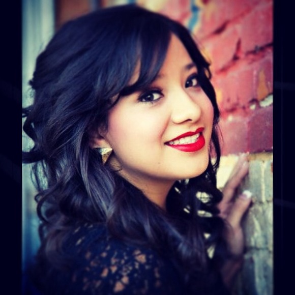 Profile Picture of Alexis Monarrez (@alexismonarrez) on Poshmark