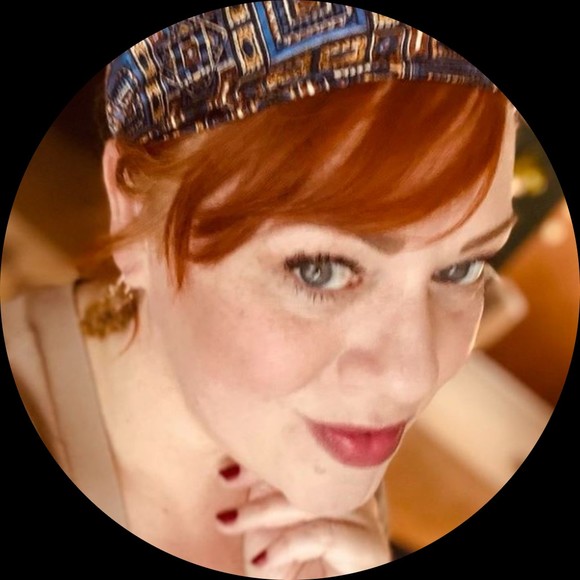 Profile Picture of Tedra Mewhirter (@retrored76) on Poshmark