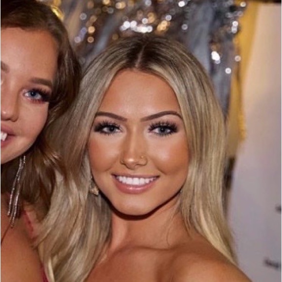 Profile Picture of Ariel Harris (@arielharris440) on Poshmark