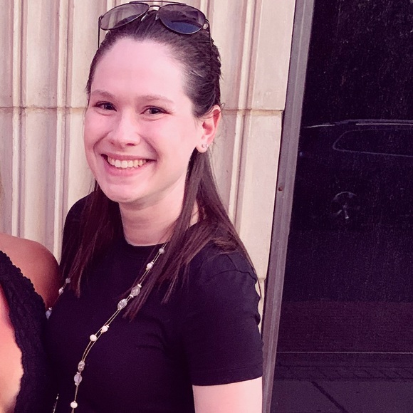 Profile Picture of Renee Parsons (@reneenp628) on Poshmark