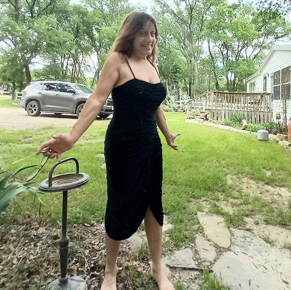 Profile Picture of Janet Dupont (@finaltouch14) on Poshmark