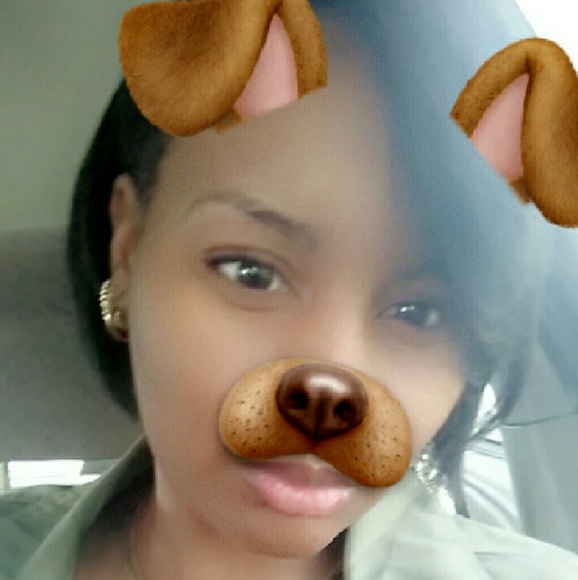 Profile Picture of Andrea Craig (@andreacraig19) on Poshmark