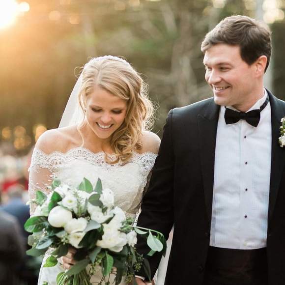 Elizabeth Sherling - Poshmark Profile Picture of Elizabeth Sherling (@e_sherling) on Poshmark