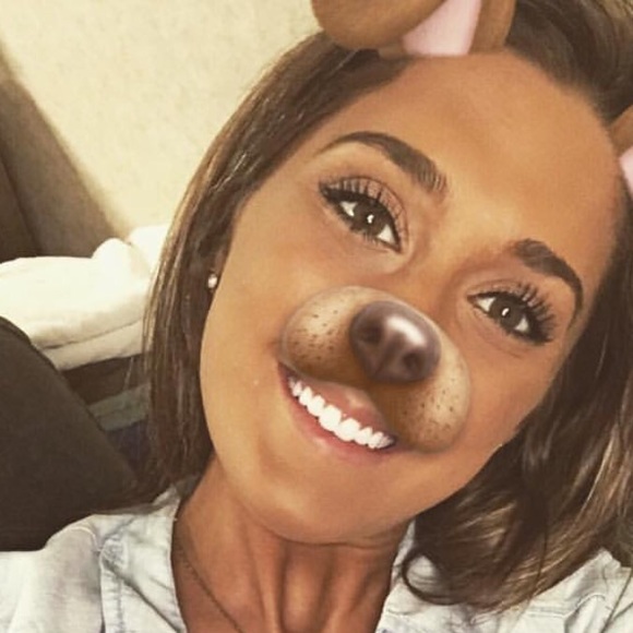 Profile Picture of Trish Pescitelli (@pescitelli2343) on Poshmark