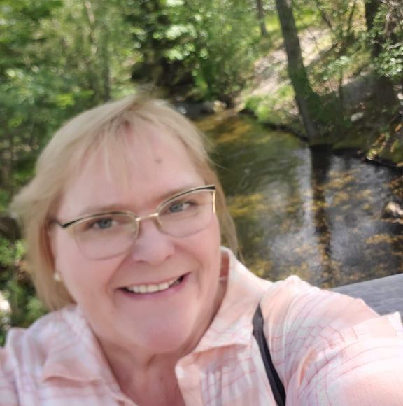 Profile Picture of Ginger Holt (@ginger_claudine) on Poshmark