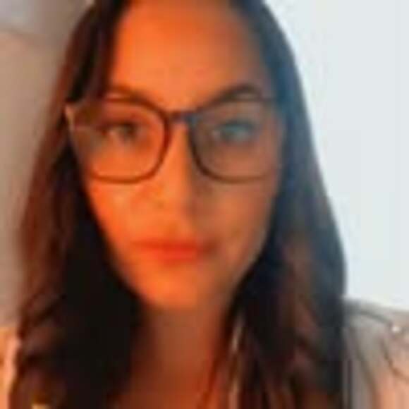Profile Picture of Taina Trauth (@telaguerre) on Poshmark