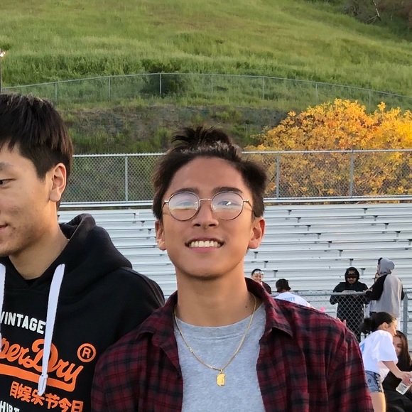 Profile Picture of James Soberano (@jamesemersan) on Poshmark