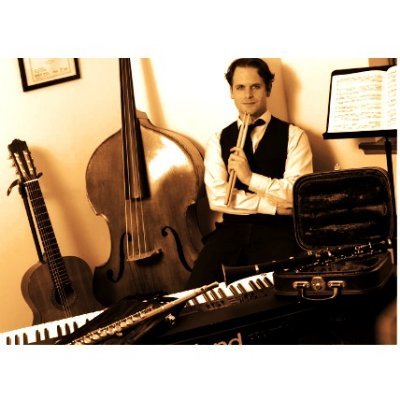 Profile Picture of Robin Thornton Music Tutor (@RobinMThornton) on Twitter