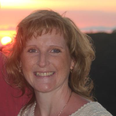 Profile Picture of Dr. Lisa Draper (@pageonut) on Twitter